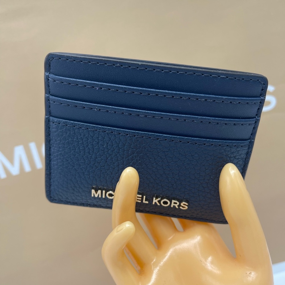 MICHAEL KORS
Large Pebbled Leather Card Holder Case
Navy
NWT - Picture 12 of 16